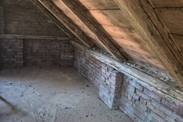 PRVNÍ STĚNA, DRUHÁ STĚNA…