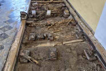 ZASTAVENÍ VZLÍNAJÍCÍ VLHKOSTI